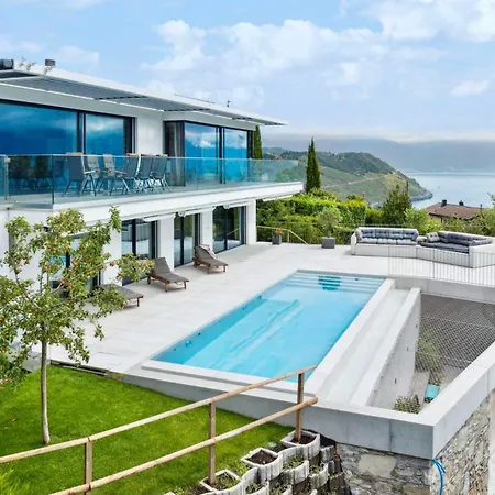 Vila Contemporary Luxury In By Guestlee
