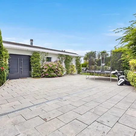 Villa Contemporary Luxury In By Guestlee